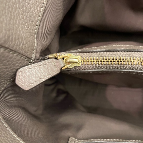 ✨Tory Burch McGraw Triple Compartment Purse ✨ - Picture 8 of 14